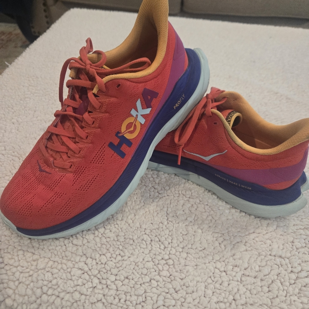 Hoka ONE ONE Mach 4 Running Shoe Mens 7.5, Women 9.5